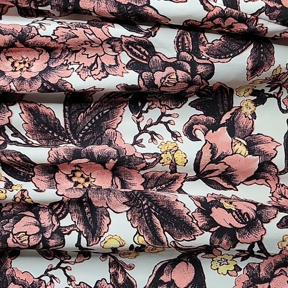 🌴 Loft Tank Top Spaghetti Straps White with Pink Black and Yellow Floral Print - Picture 4 of 9